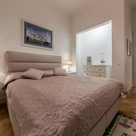 Apartment Old Town - Pagari 1 *